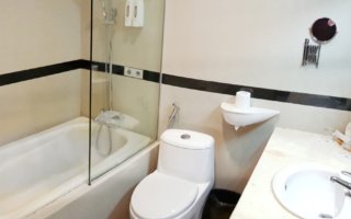 Spa Villa Beach Resort - Jacuzzi Suite Bathrom