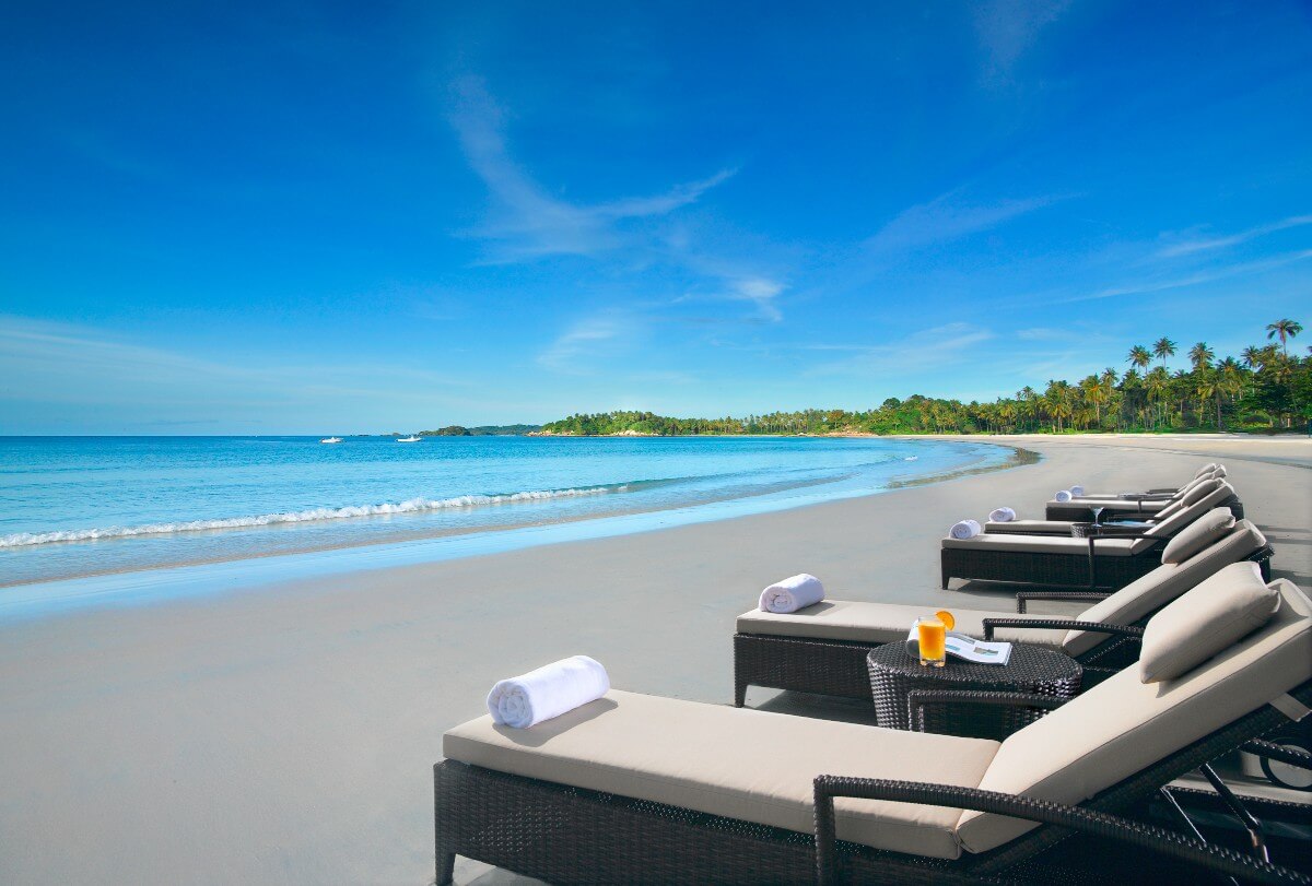 Angsana Bintan Resort - Beach and Sun beds